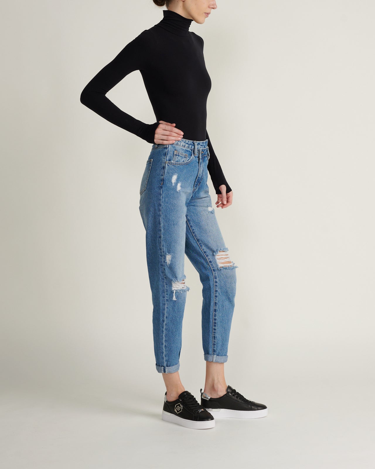 Jeans Mom Fit Detalles De Botones